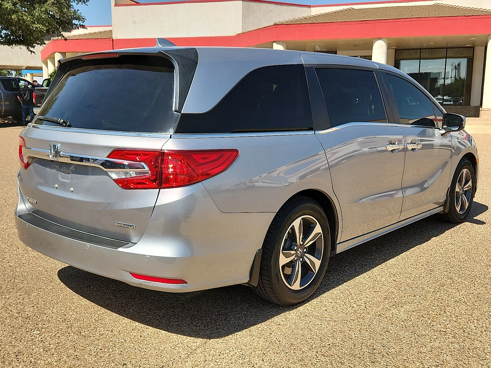 Used 2018 Lunar Silver Metallic Honda Touring image 4