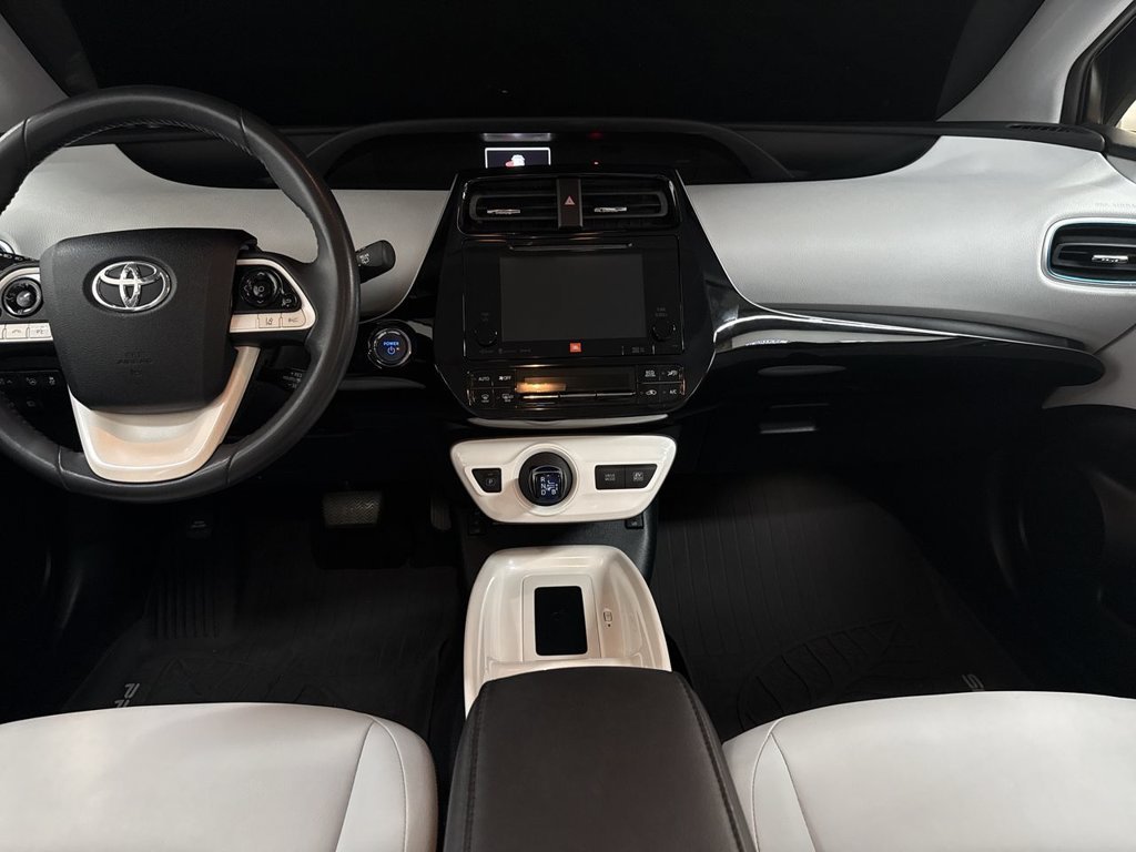 Used 2017 Pearl Toyota Four image 28