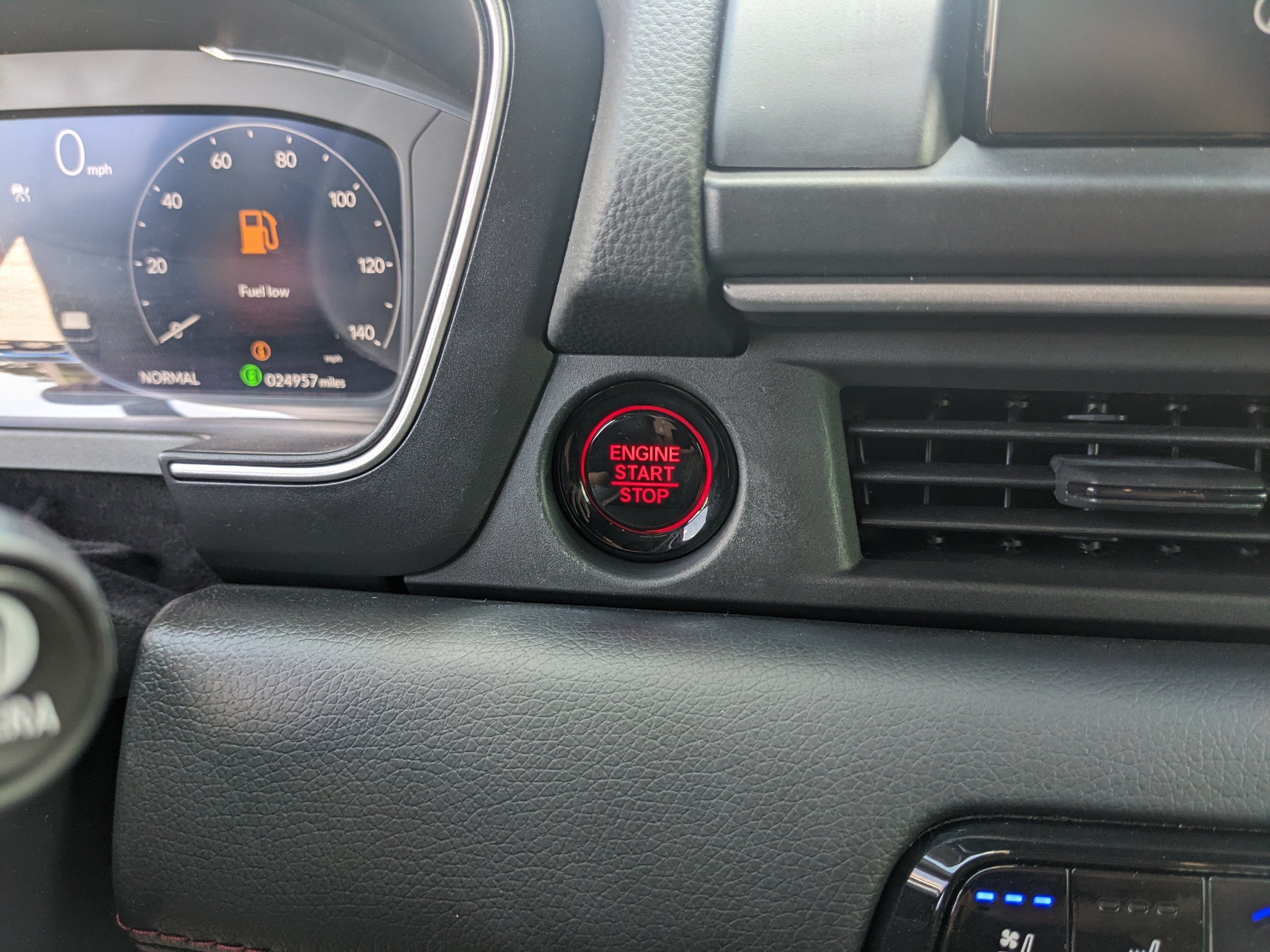 Certified Used 2025 Platinum White Honda Black Edition image 28