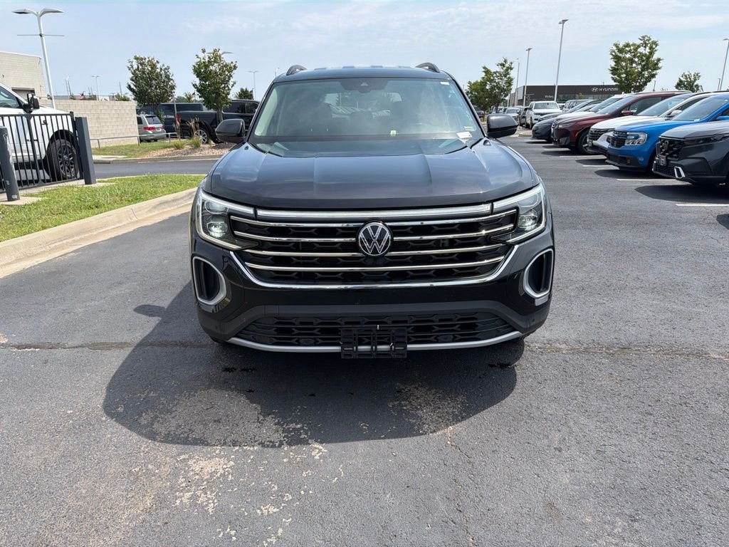 Used 2024 Volkswagen Atlas SE w/Tech with VIN 1V2HR2CA3RC545354 for sale in Kansas City