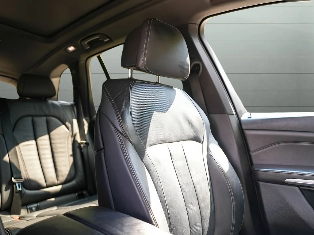 Used 2019 Gray BMW xDrive40i image 34