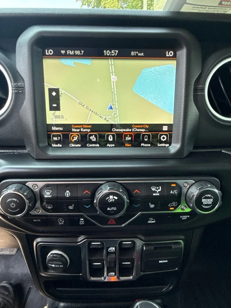 Used 2022 Silver Jeep Unlimited Sahara image 23