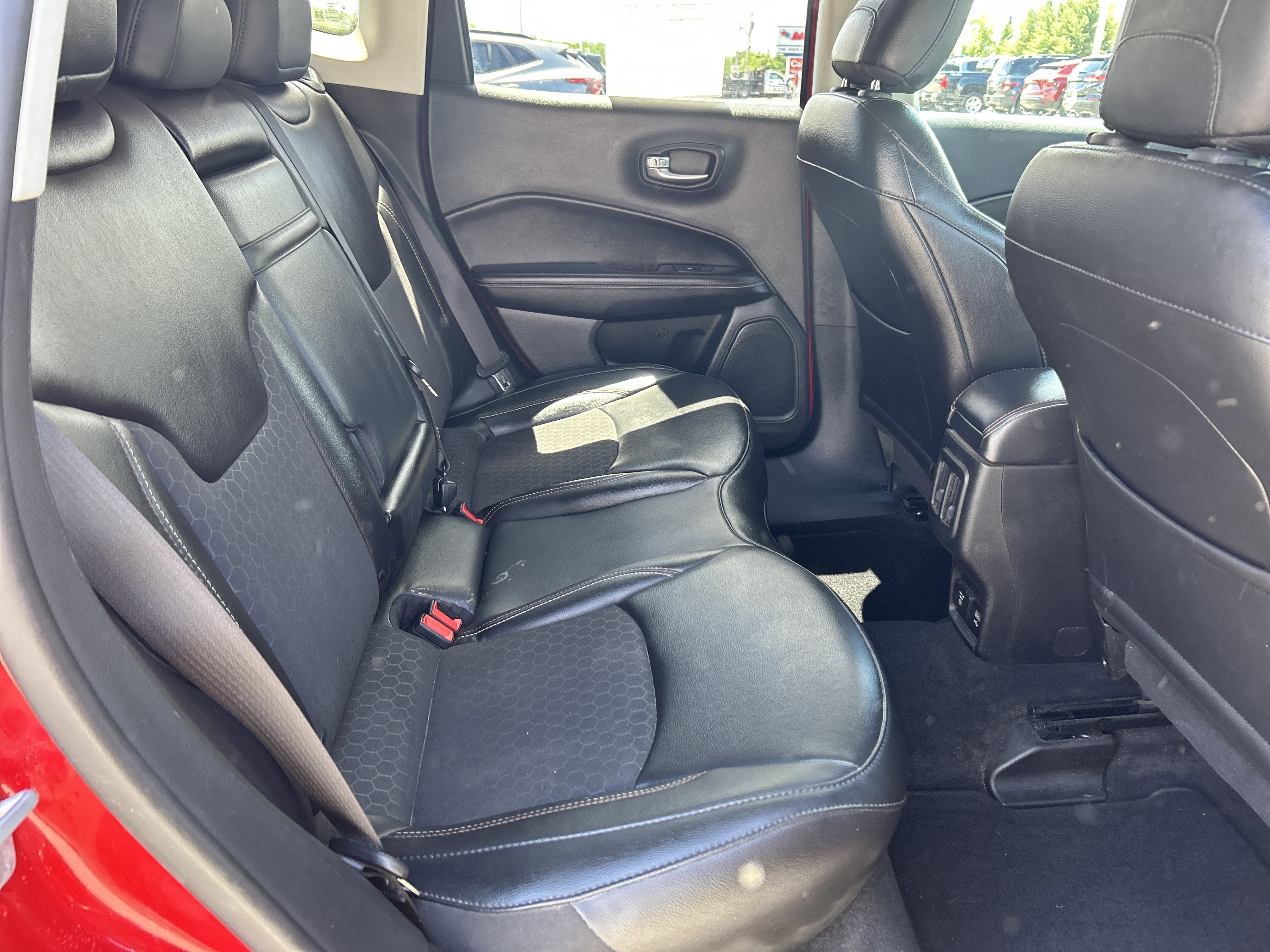 Used 2019 Redline Pearlcoat Jeep Latitude image 11