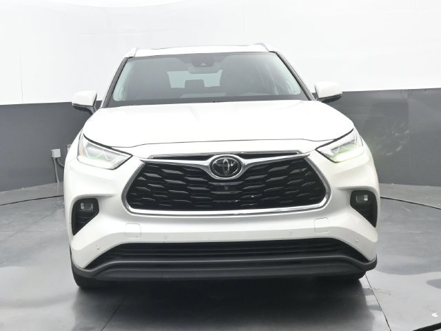 Used 2020 Blizzard Pearl Toyota Limited image 5