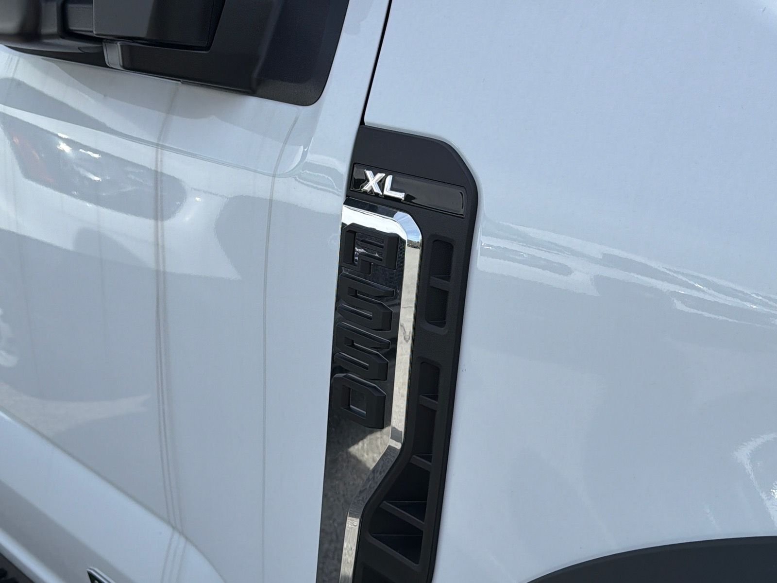 New 2026 Oxford White Ford F-550® XL image 4
