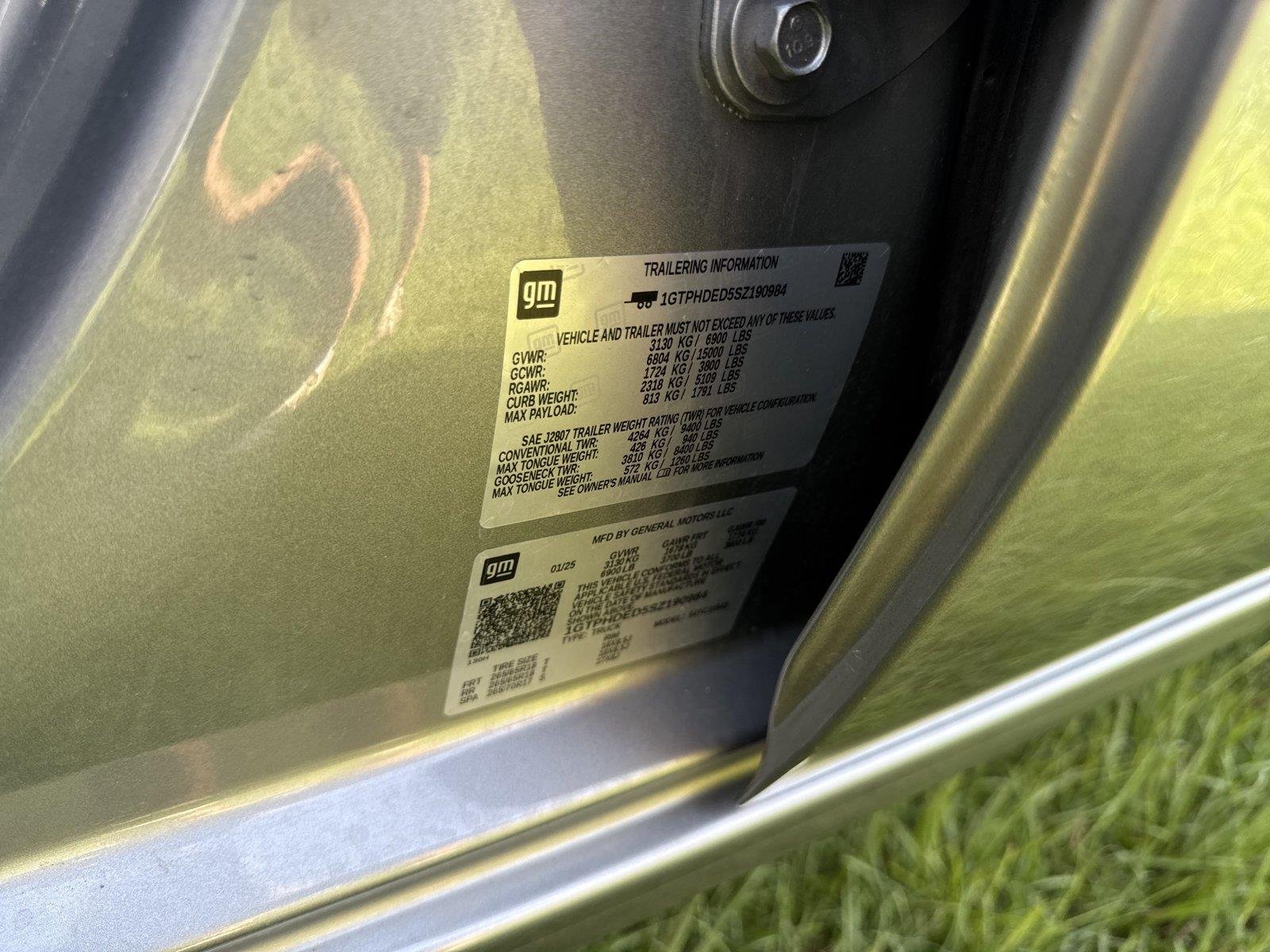 Used 2025 Sterling Metallic GMC SLT image 33
