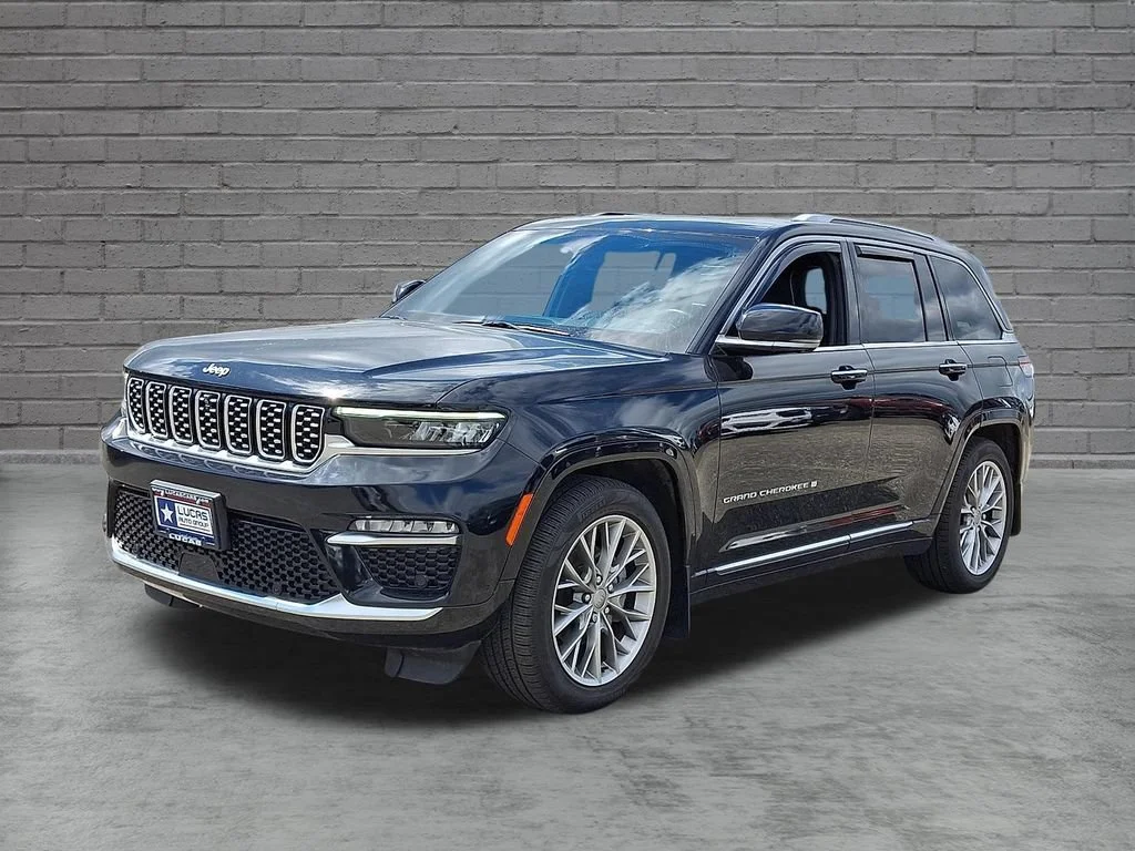 Used 2023 Diamond Black Crystal Pearlcoat Jeep Summit Reserve image 6