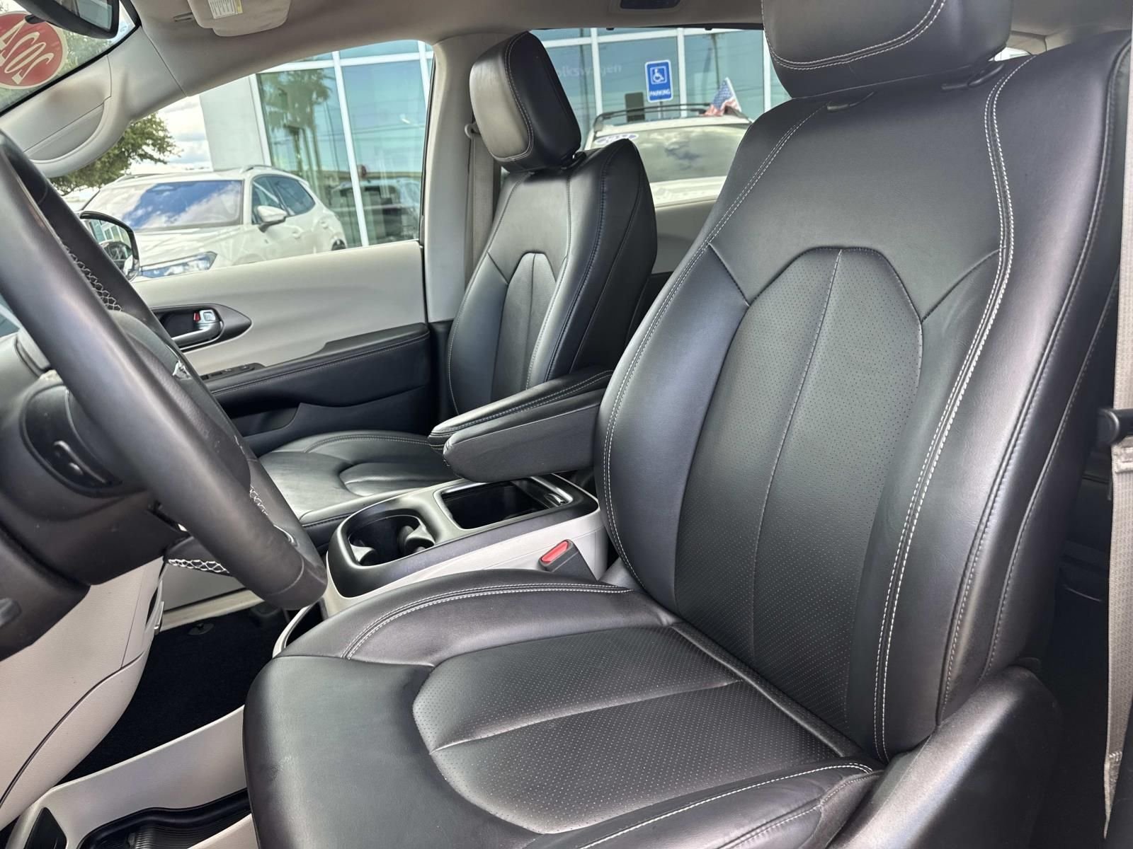 Used 2024 Black Chrysler Touring L image 16