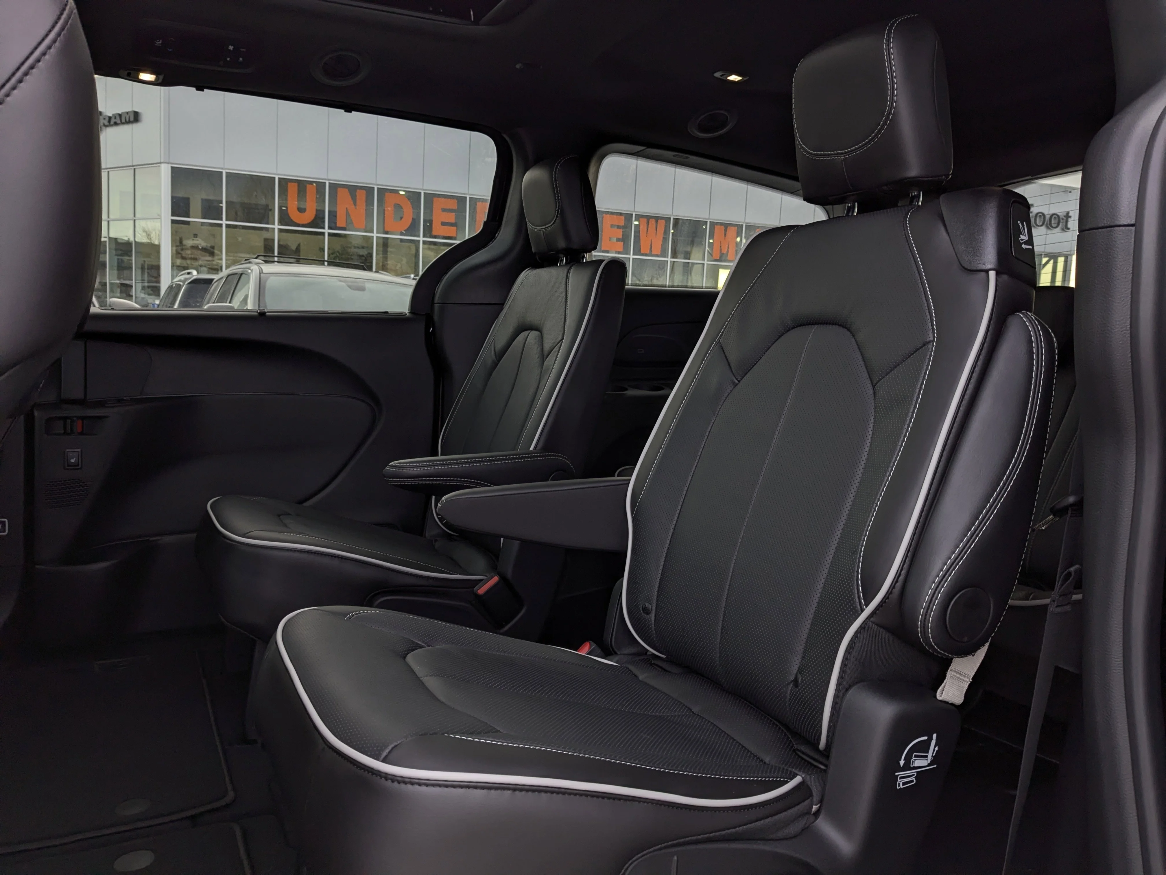New 2026 Black Chrysler Limited AWD - - 360 Camera - Vented Seats - AWD System - Remote Start & tons more! image 32