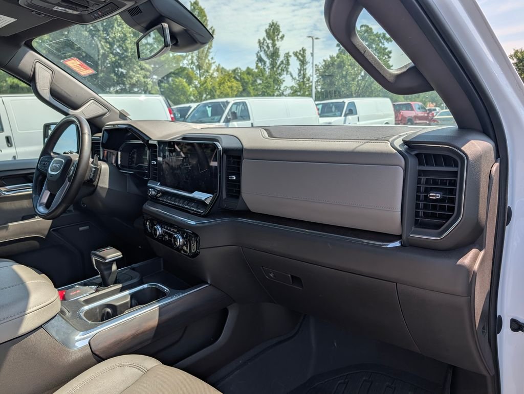 Used 2023 White GMC SLT image 4