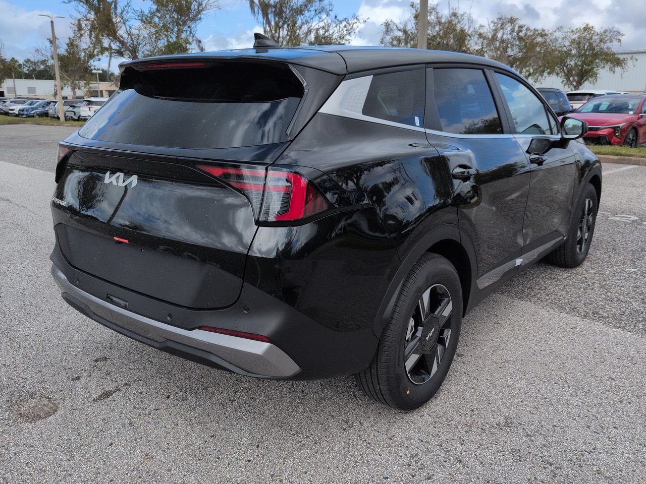 New 2027 Fusion Black Kia LX image 5