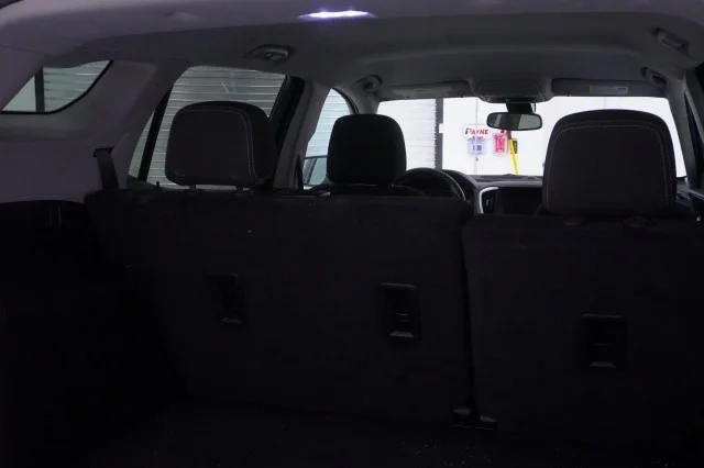 Used 2023  GMC SLE image 7