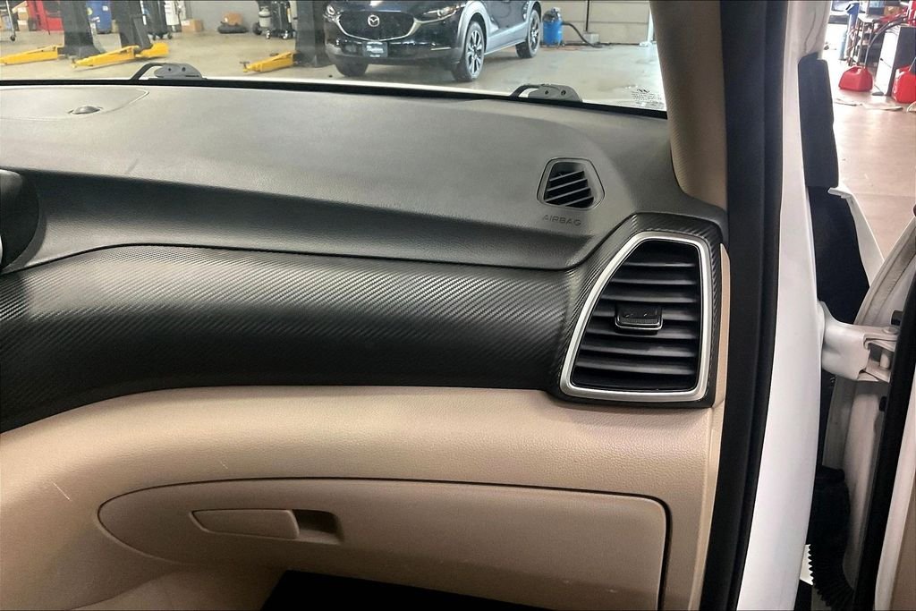 Used 2020 White Hyundai SEL image 16