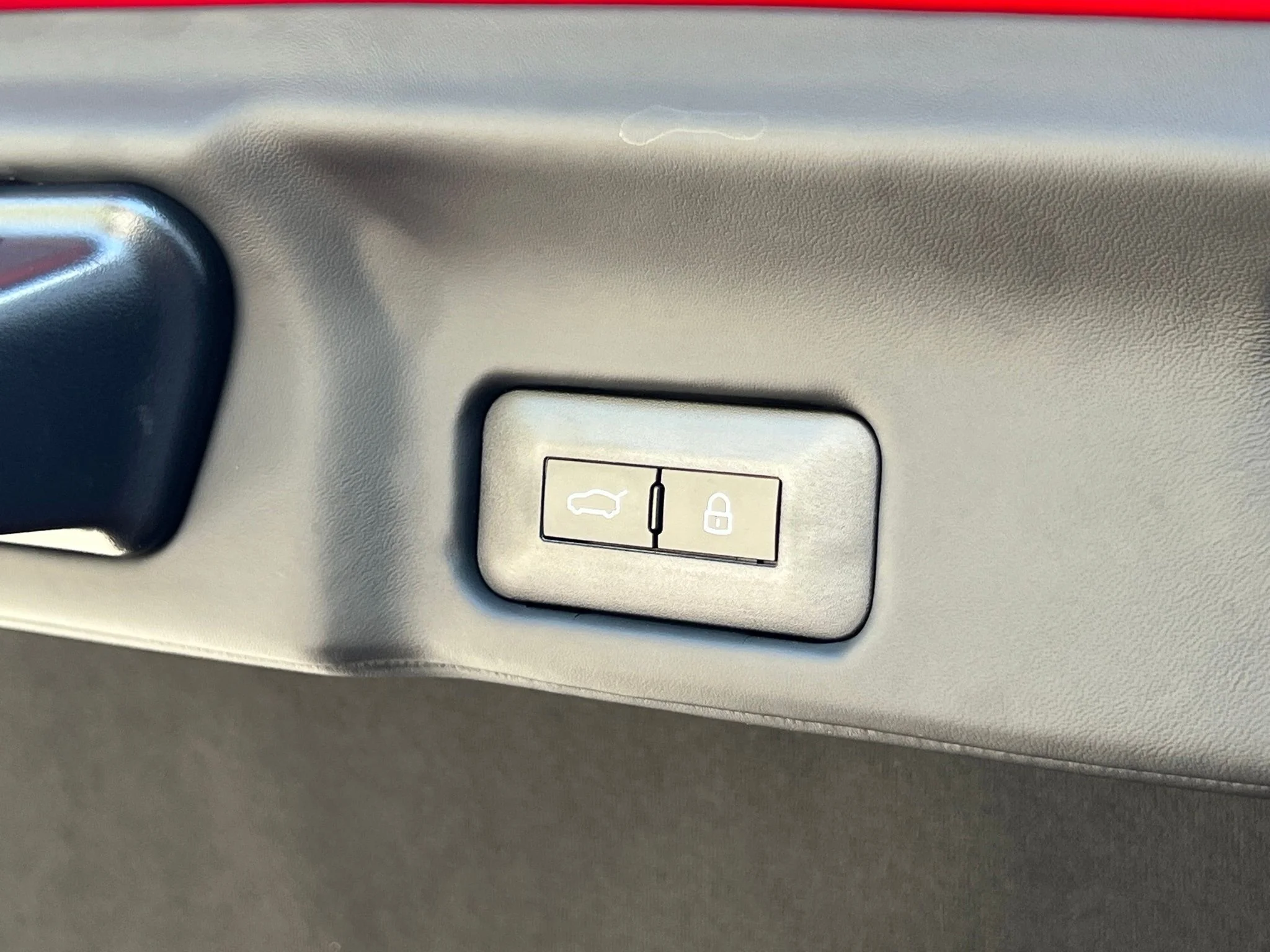 Used 2025  Ferrari Base image 40