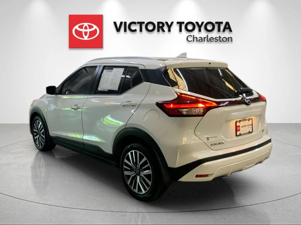 Used 2024 White Nissan SV image 3