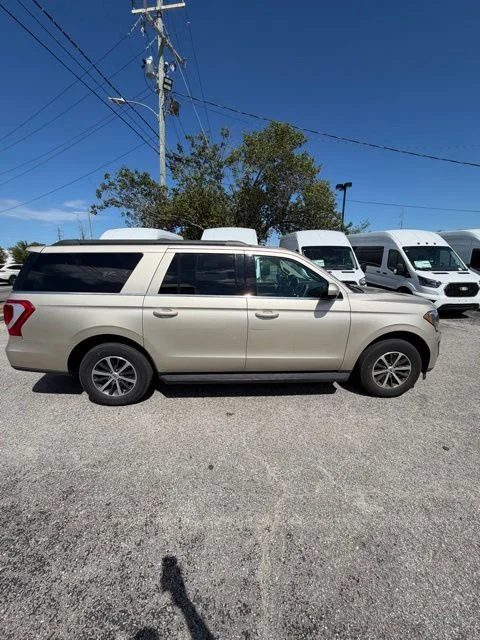 Used 2018 Gold Ford XLT image 2