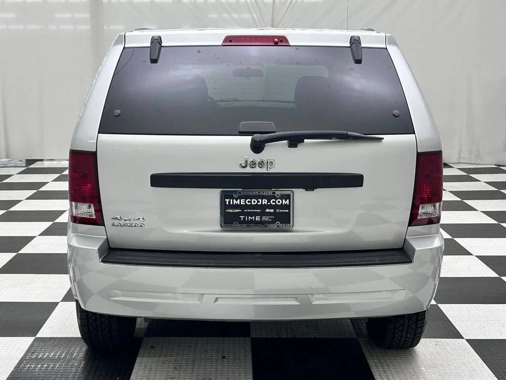 Used 2007 Silver Jeep Laredo image 6