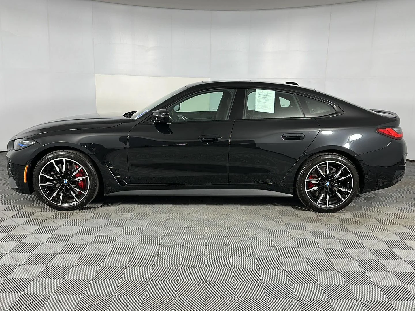 Used 2024 Black Sapphire Metallic BMW M440i xDrive image 5