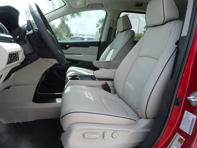 New 2027 Radiant Red Metallic II Honda Touring image 7