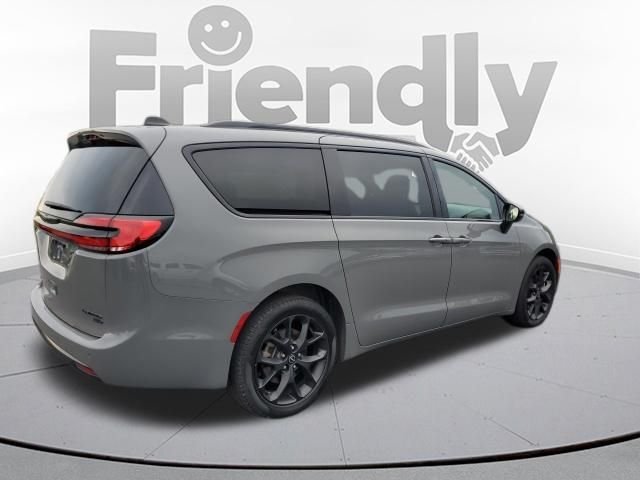 Used 2025 White Chrysler Limited image 5