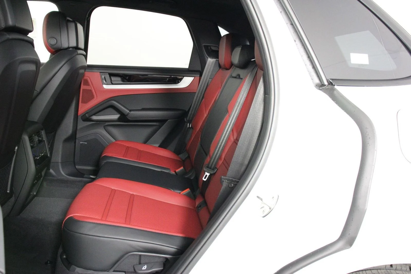 2026 Porsche Cayenne E-Hybrid - Photo 18