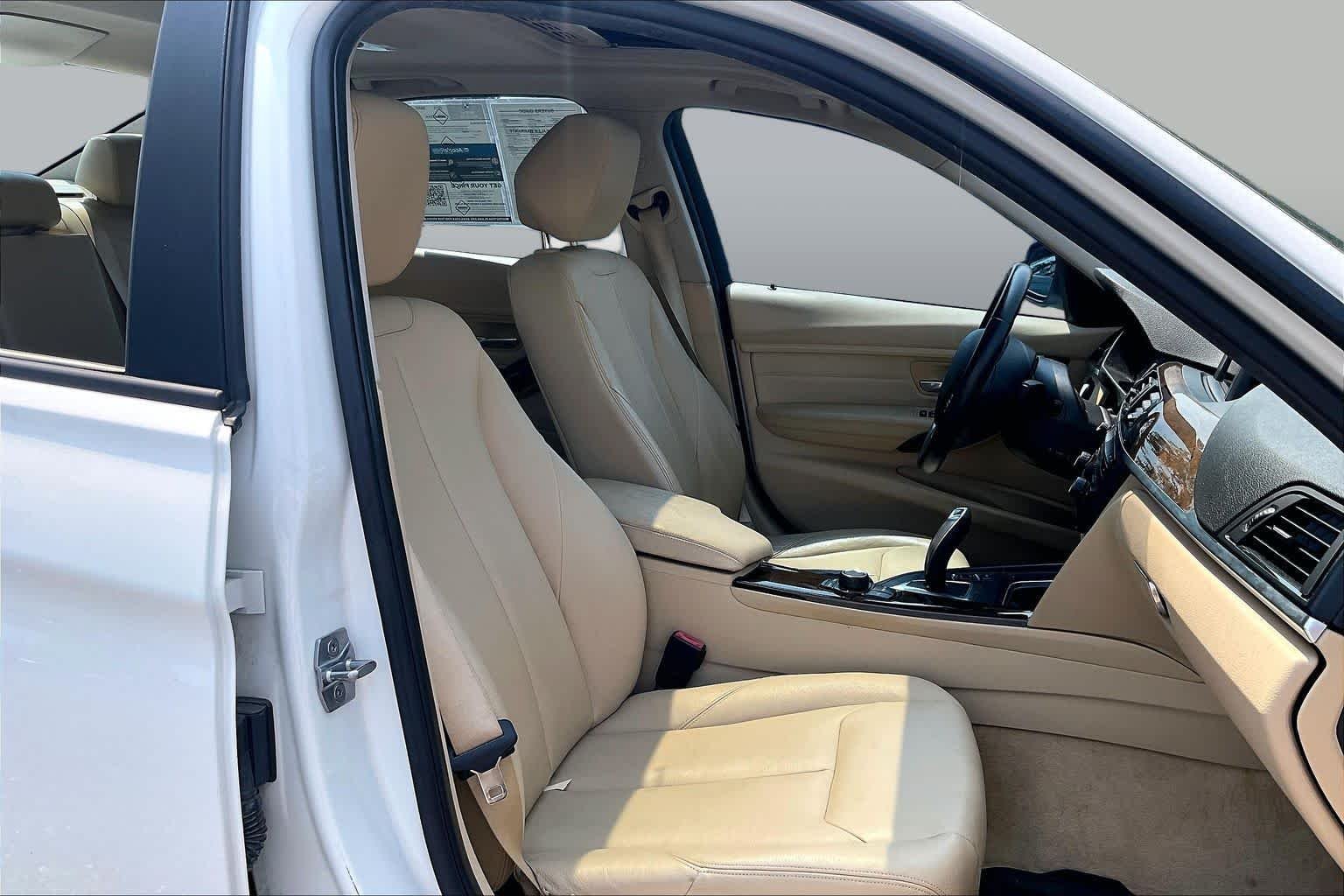 Used 2015 Alpine White BMW 320i xDrive image 8