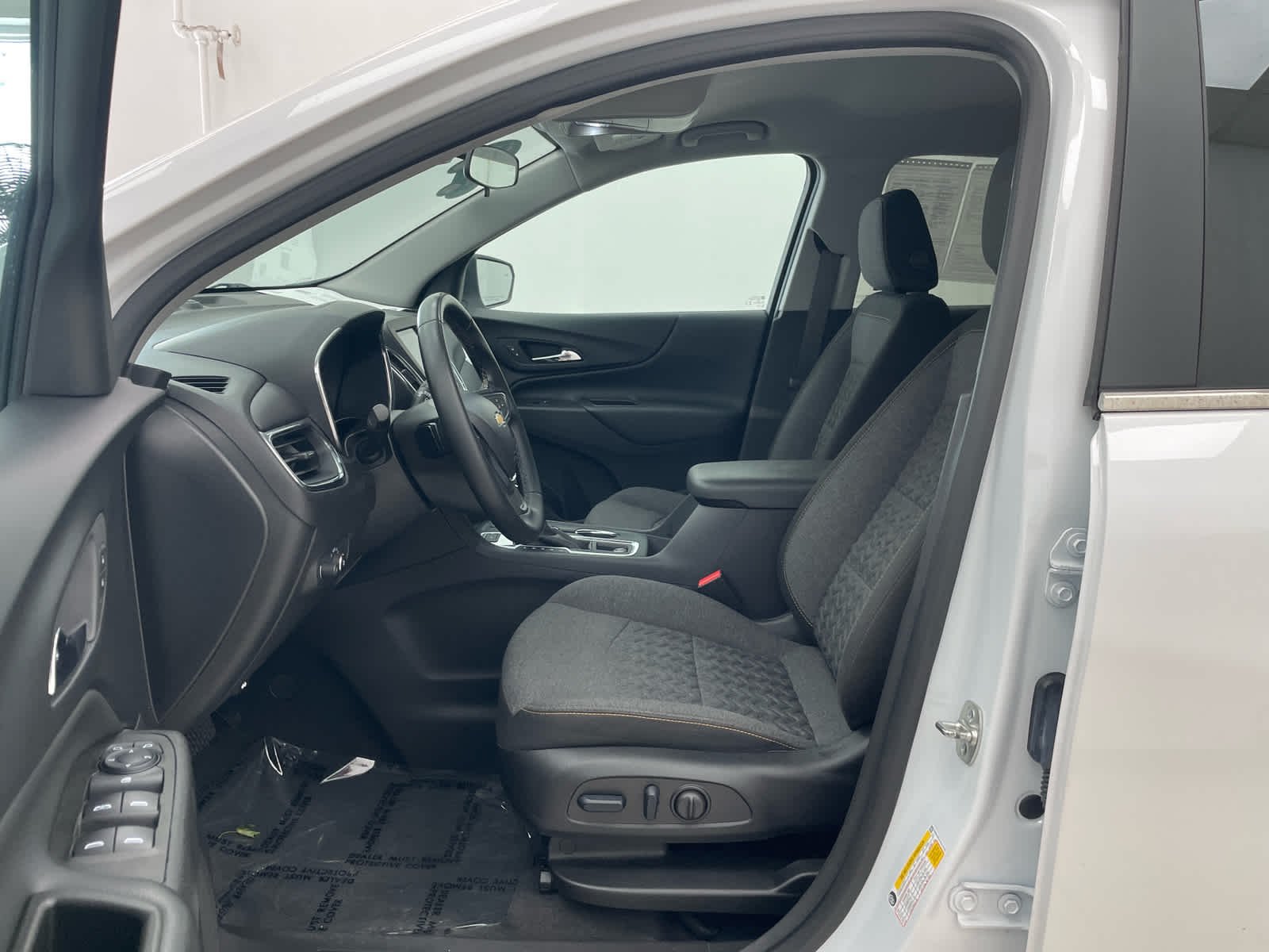 2024 Chevrolet Equinox LT - Photo 8
