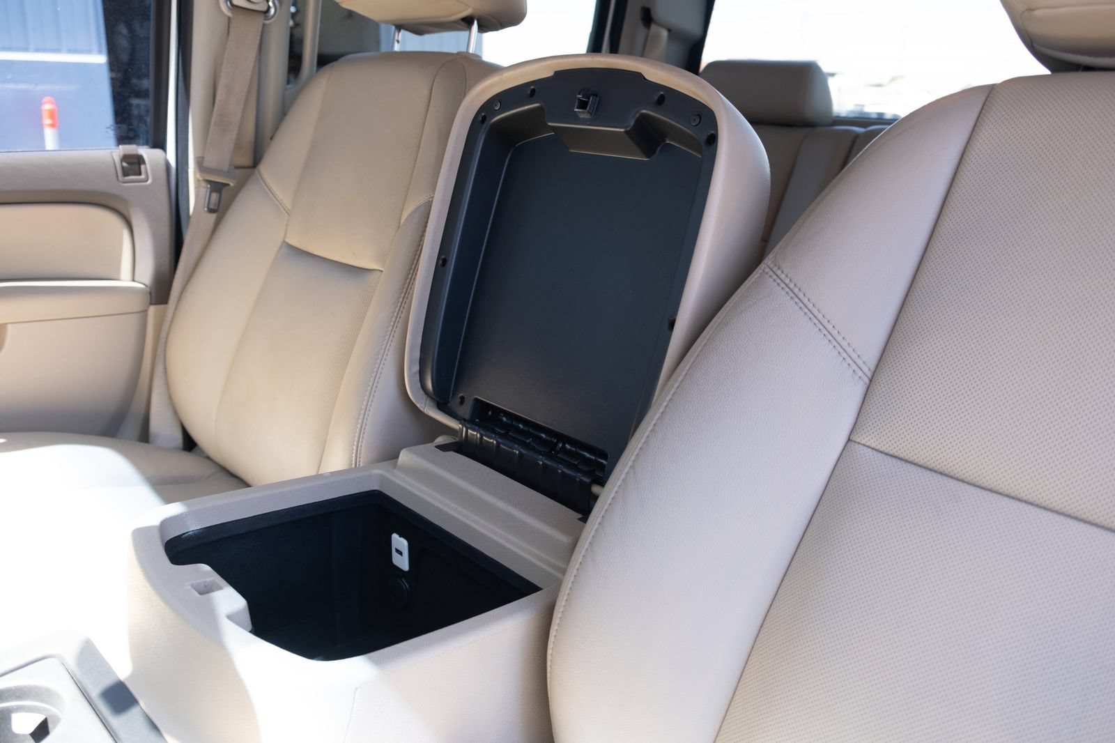 Used 2013 SUMMIT WHITE Chevrolet LTZ image 8