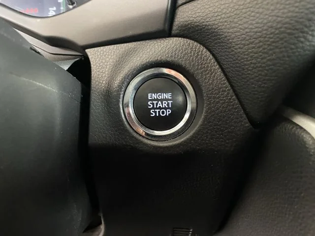 2025 Toyota RAV4 XLE - Photo 28
