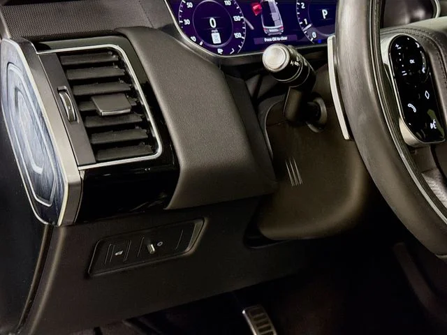 Used 2021 Black Land Rover HSE Silver Edition image 10