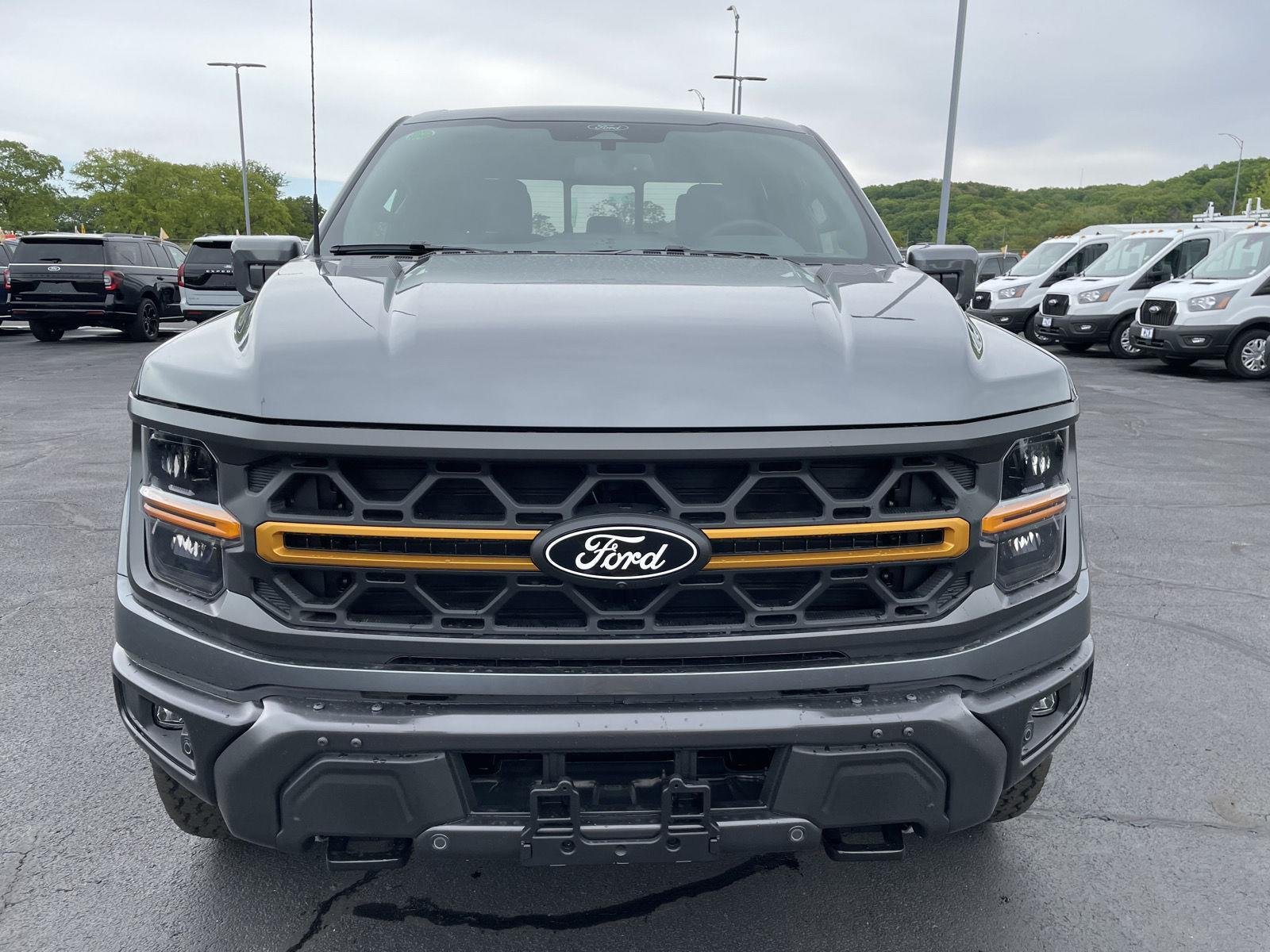 New 2026 Carbonized Gray Metallic Ford Tremor® image 10