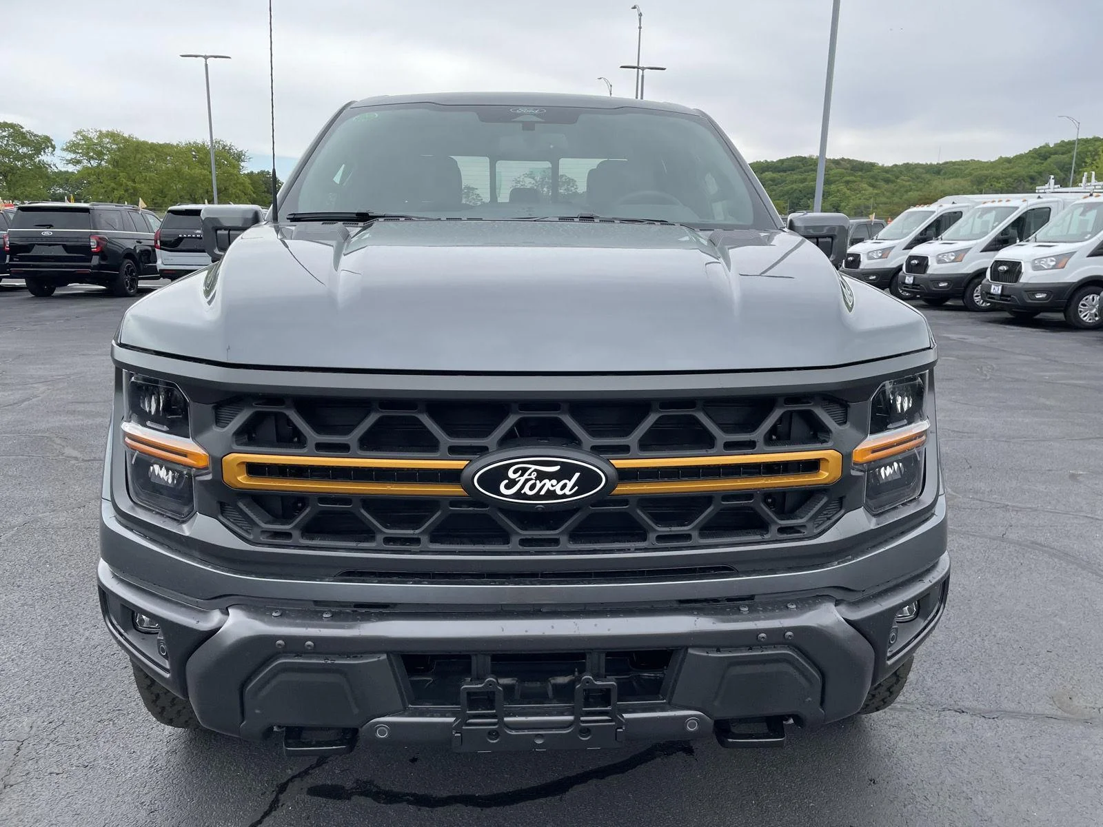 New 2026 Carbonized Gray Metallic Ford Tremor image 10