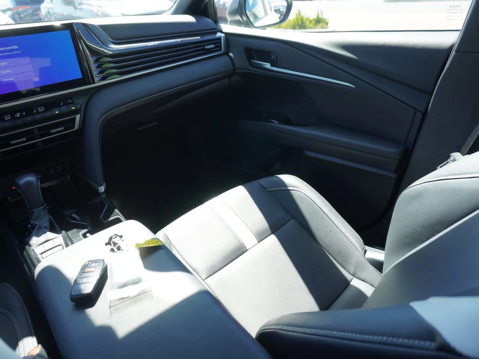Used 2025 Ice Cap Toyota SE image 17