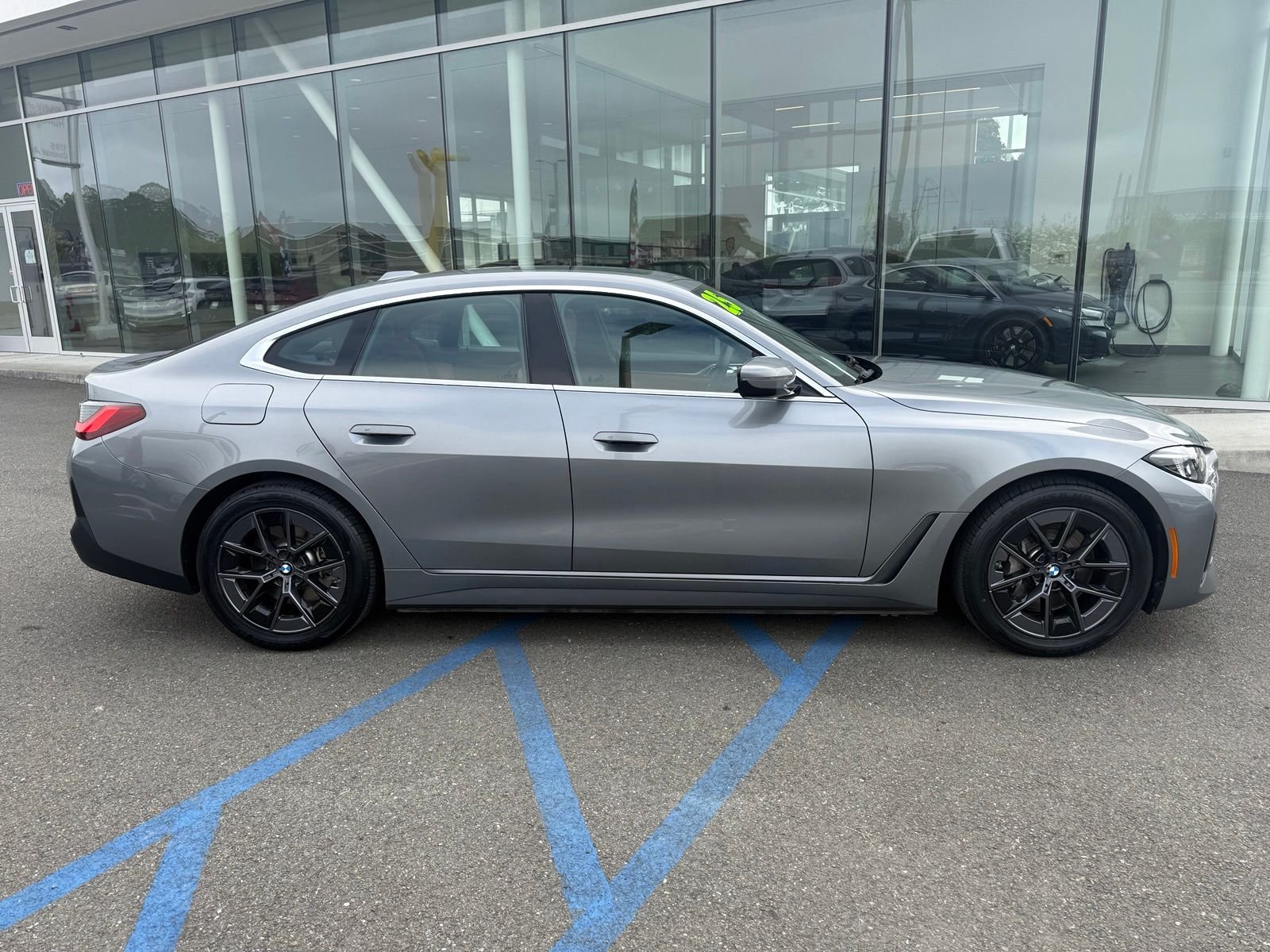 Used 2025 Gray BMW xDrive40 image 9