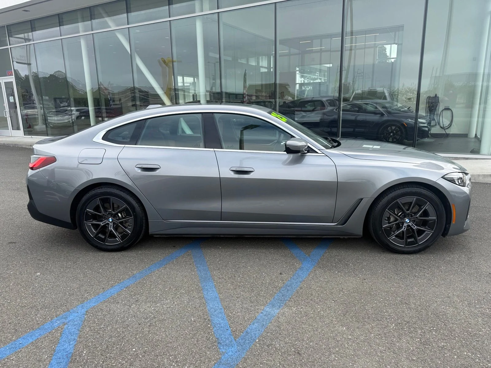 Used 2025 Gray BMW xDrive40 image 9