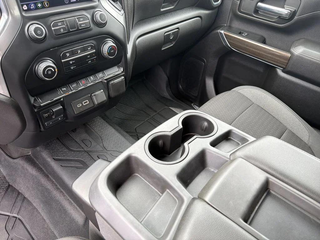 Used 2022 White Chevrolet LT image 30