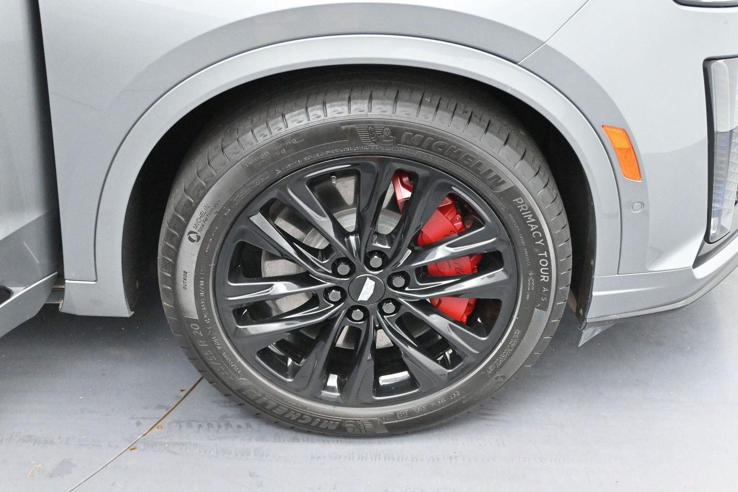 Used 2024 Argent Silver Metallic Cadillac Sport image 37