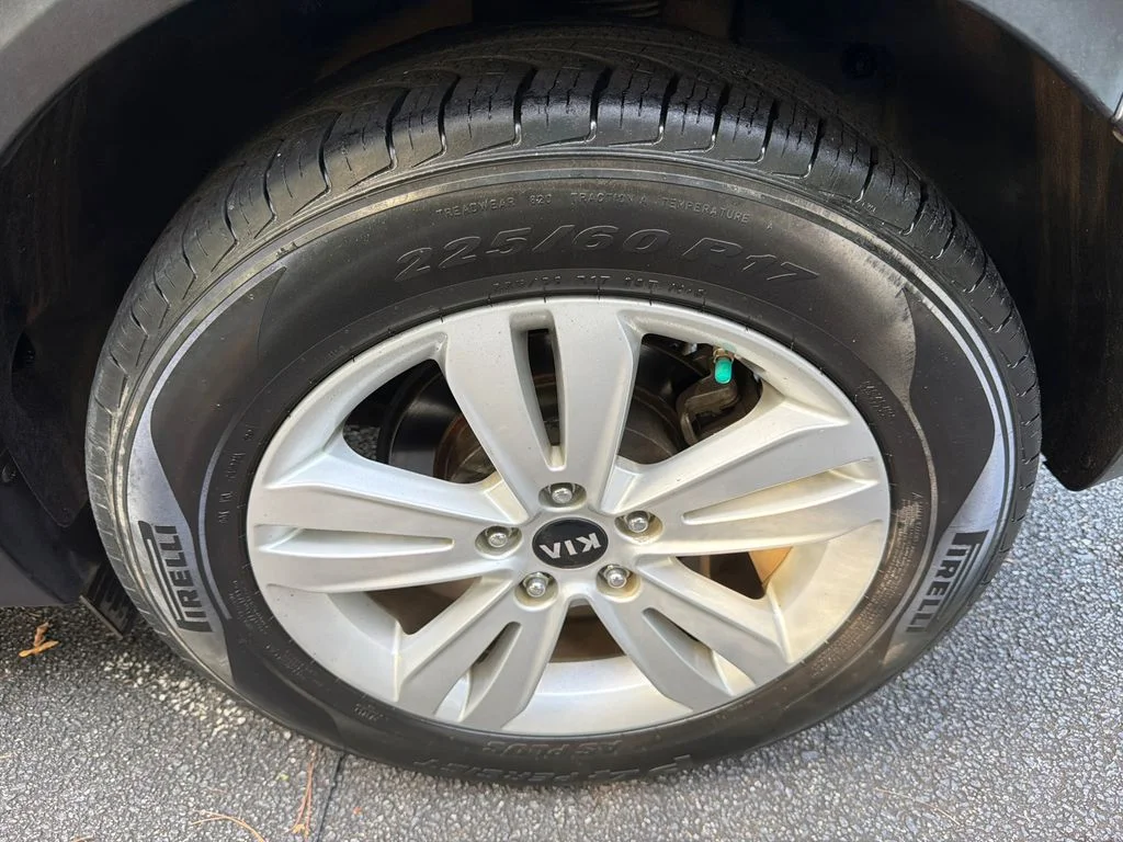 Used 2018 Red Kia LX image 19