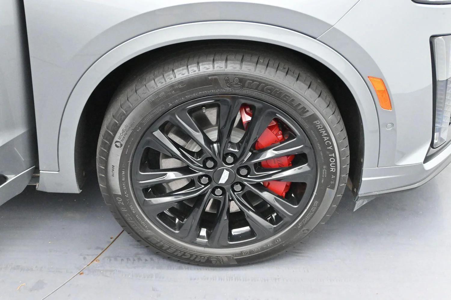 Used 2024 Argent Silver Metallic Cadillac Sport image 37
