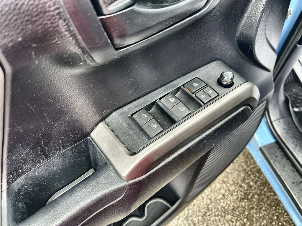 Used 2019 Blue Toyota SR5 image 13