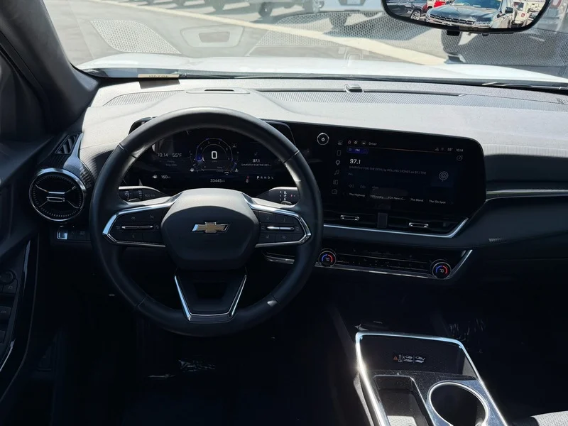 Used 2025 Summit White Chevrolet LT image 13