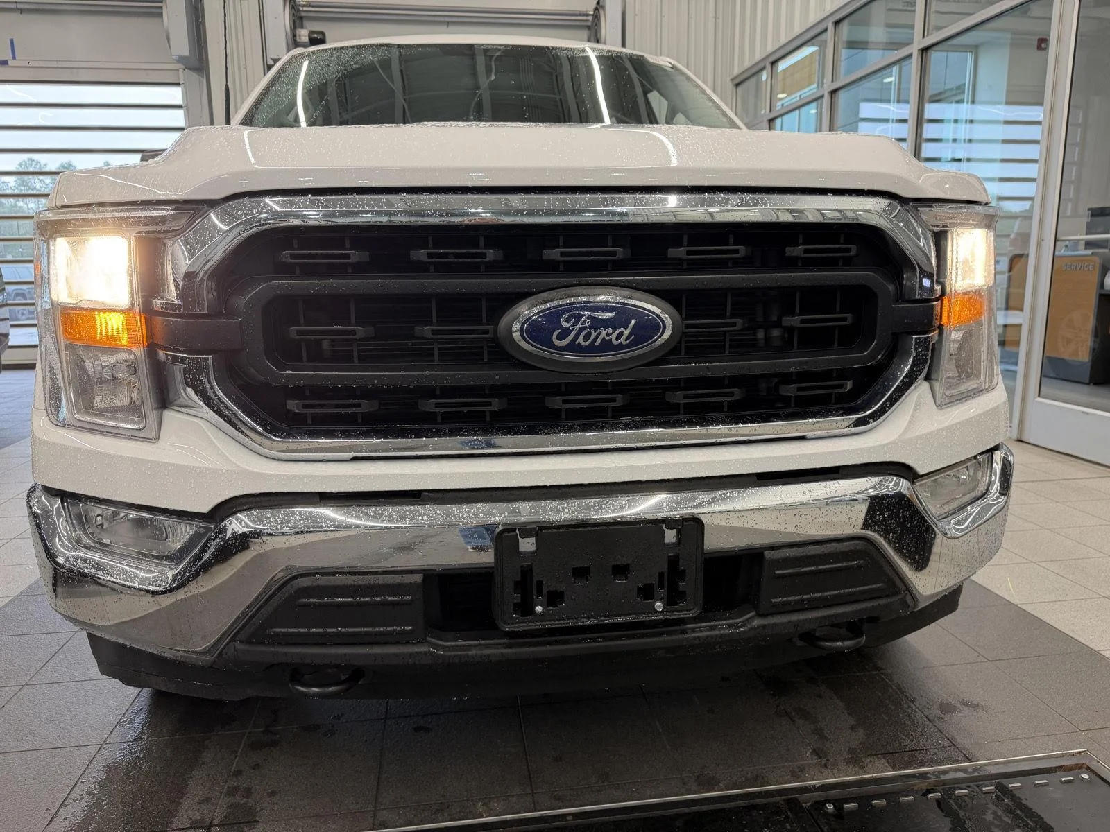 Used 2022 Oxford White Ford XLT image 23