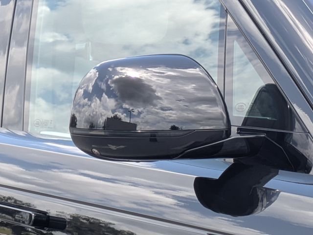 Used 2023 Black Land Rover SE Dynamic image 12