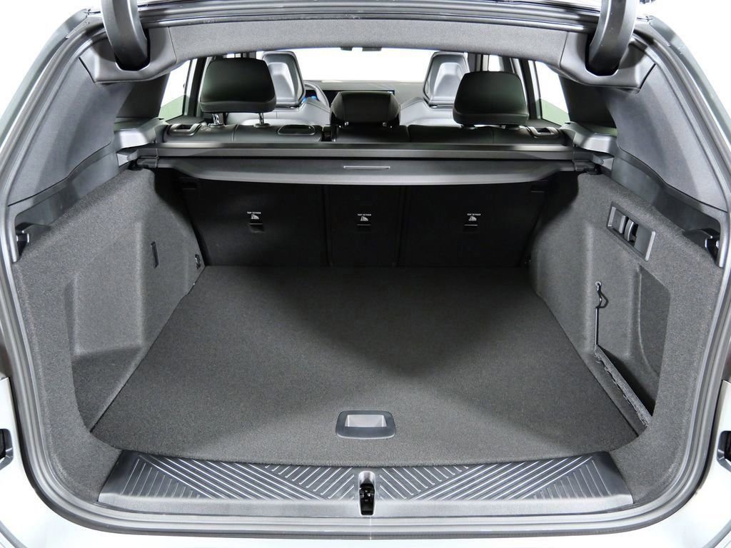 Used 2026 Skyscraper Grey Metallic BMW 30 xDrive image 28