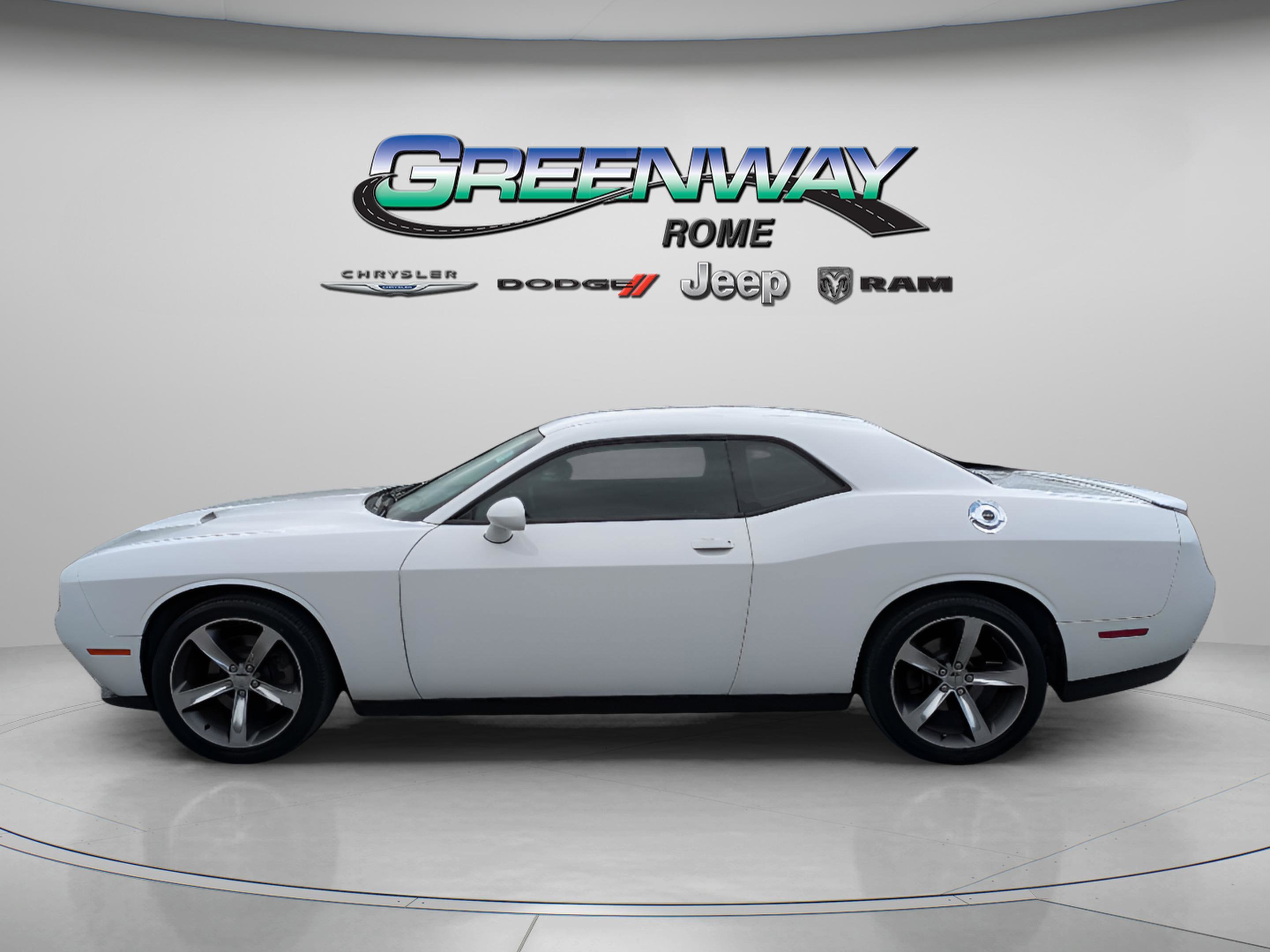 Used 2015 Bright White Clearcoat Dodge SXT image 5