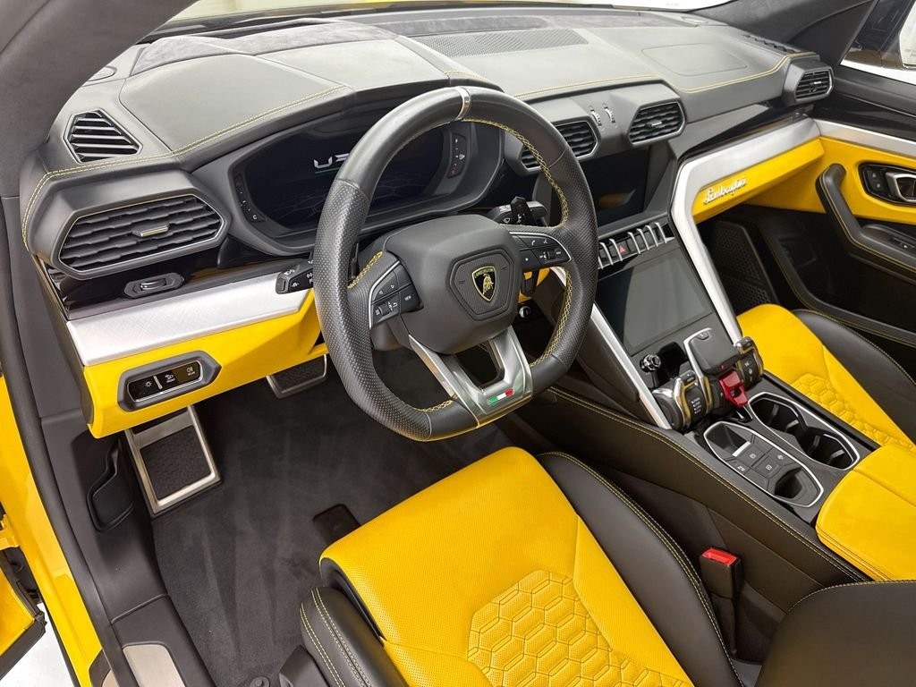 Used 2019 Black Lamborghini Base image 9