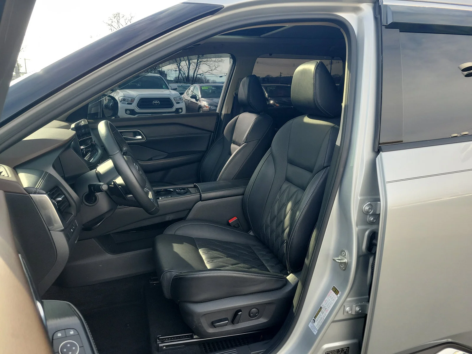 Used 2021 Brilliant Silver Metallic Nissan Platinum image 13