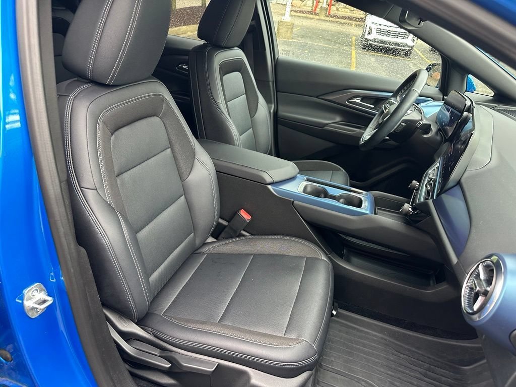 2025 Chevrolet Equinox EV LT - Photo 29