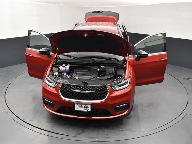 New 2026 Red Hot Pearl-Coat Exterior Paint Chrysler Select image 26