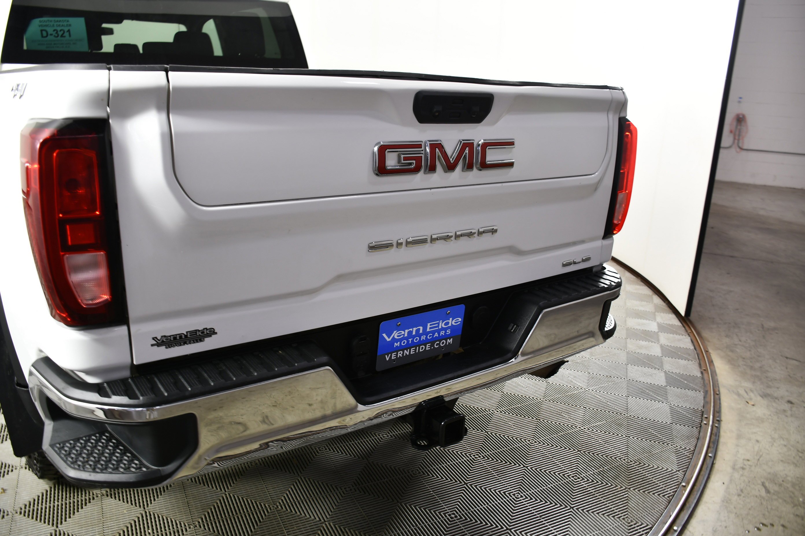 Used 2022 White GMC SLE image 15